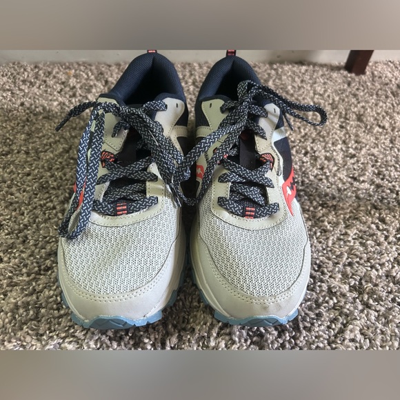 Saucony women’s sneakers, size 9. - Picture 3 of 8